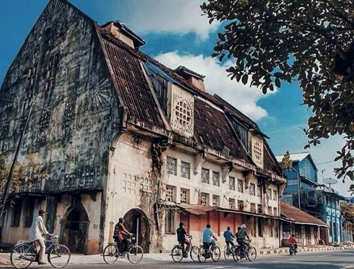 Terkesima Jejak-Jejak Masa Lampau di Kota Tua Padang